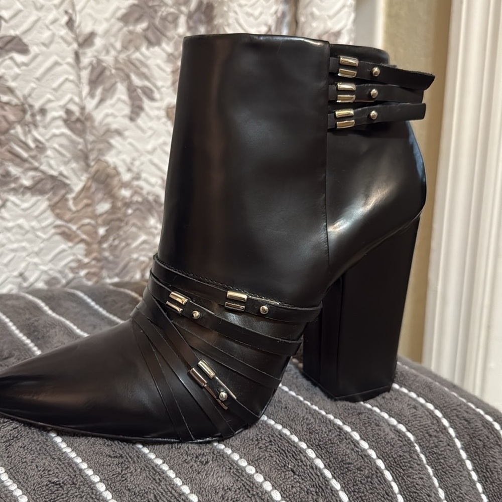 L.A.M.B. Women's Martini Boot. Sz 8 NEW